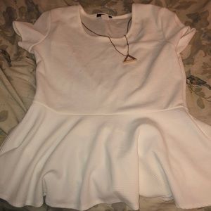 Causal top with necklace